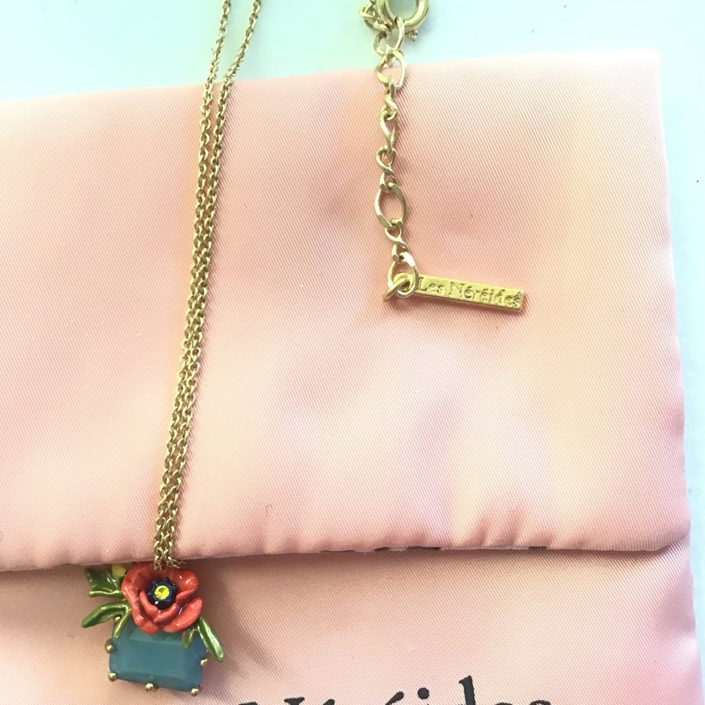 Les Nereides Flower and Faceted Stone Necklace